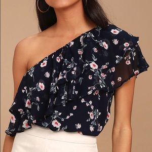 NWOT Lulu's floral top